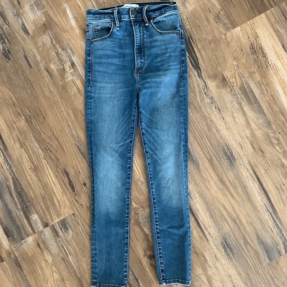NWOT Women’s Abercrombie and Fitch Ultra High Rise Super Skinny Ankle Jeans, 24S